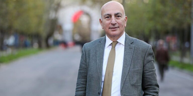 midasin esek kulaklarini ornek gostererek anlatti mahfi egilmez buyuk sirrini acikladi GmBbc4A3