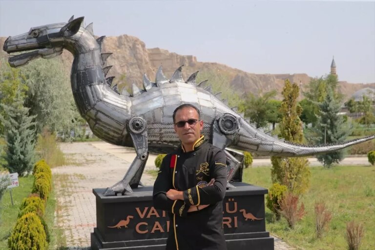 van golu canavari heykeli 350 bin liraya satildi Ai9nHdN4