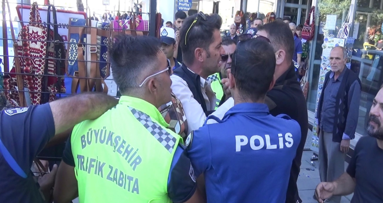 zabitadan kaldirim isgali denetimi turk bayraklari disinda her seyi topladilar jFMybv8Q