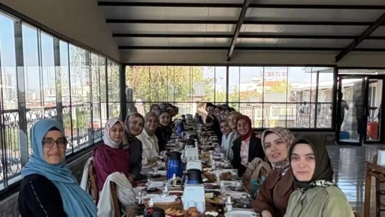 afyonkarahisarda genc kiz ogrencilere yonelik kahvalti programi duzenlendi ZlAzNAZr.jpg