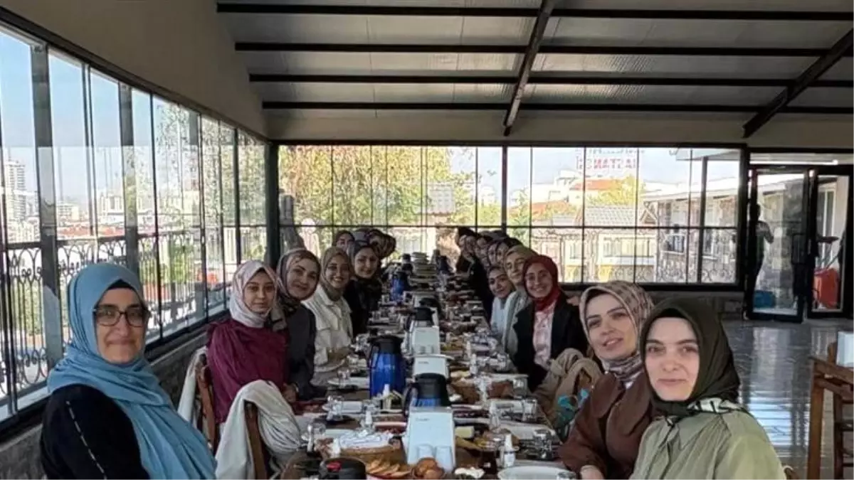 afyonkarahisarda genc kiz ogrencilere yonelik kahvalti programi duzenlendi ZlAzNAZr.jpg