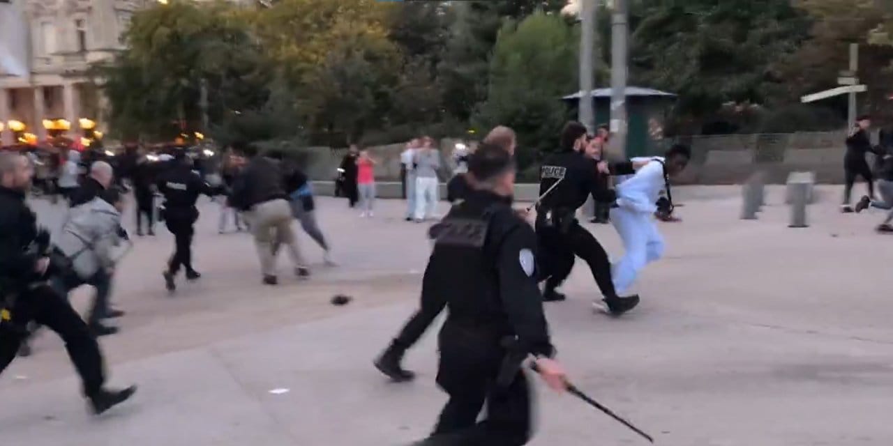 paristeki konserde izdiham arbede yasandi nuQzcvlE.jpg