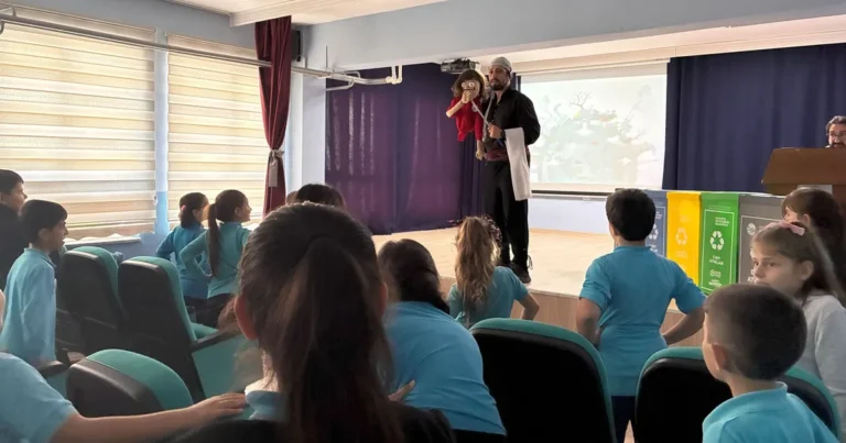 sakaryada akca tiyatrosuyla minikler cevre bilinci kazandi TfYzIrGD.webp