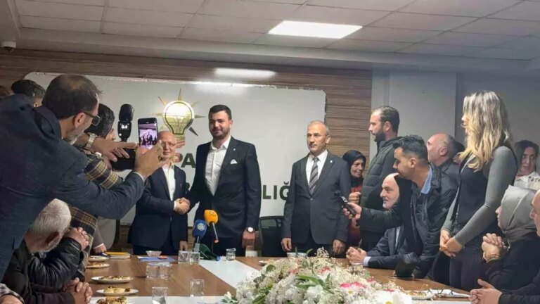 gemlikte ak partiye 800 yeni uye katildi vCPbJGzL.jpg