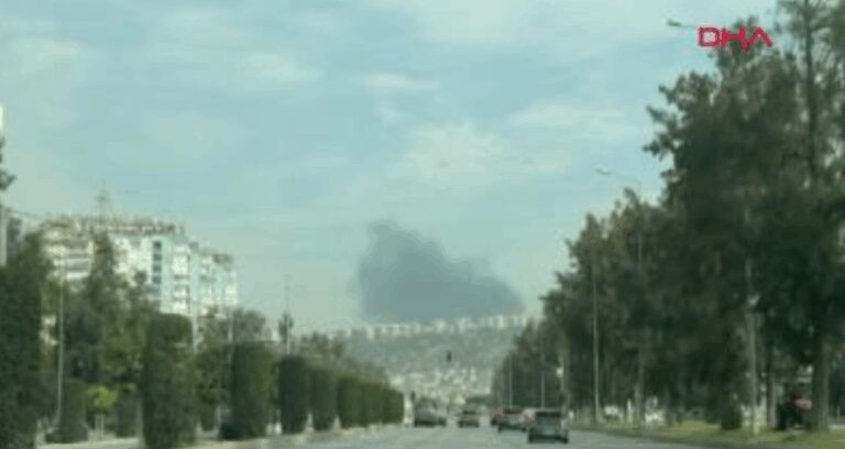 kati-atik-yangininda-duman-kentin-bircok-noktasindan-goruldu-LrUVGjKf.jpg