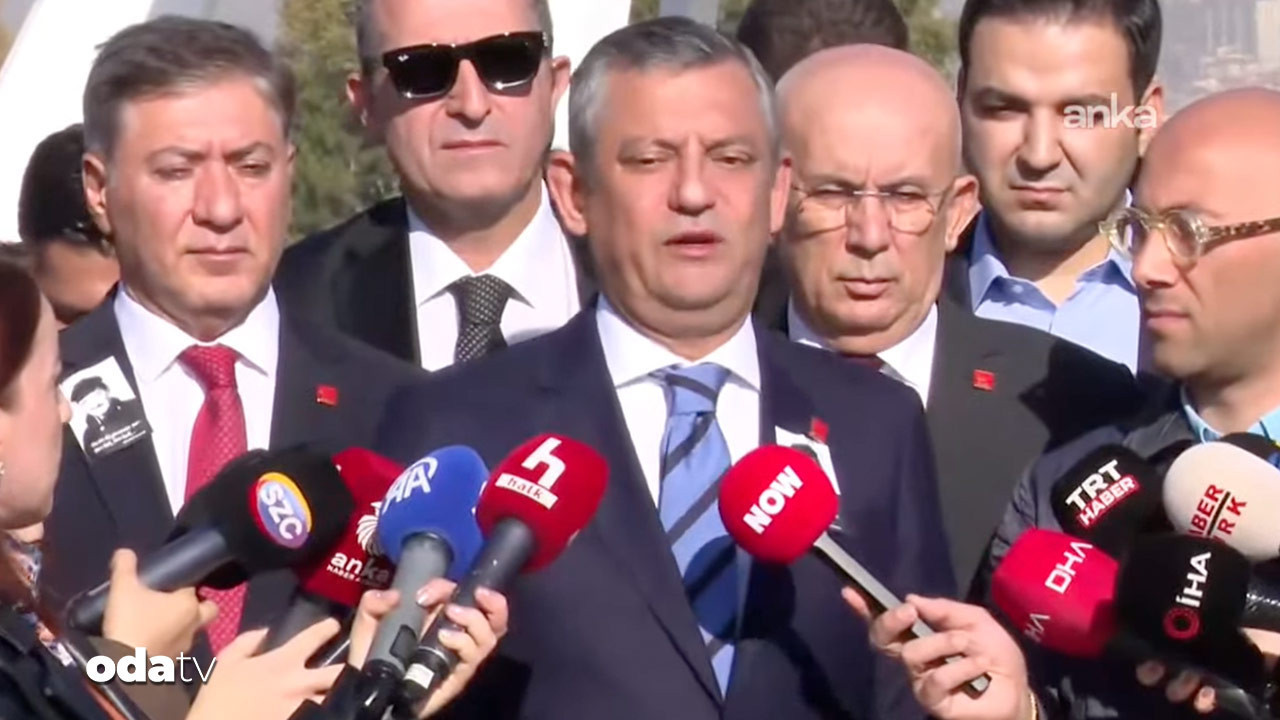 ozgur ozelden gursel tekine kayyum kumda oynasin Ug4GES1O.jpg