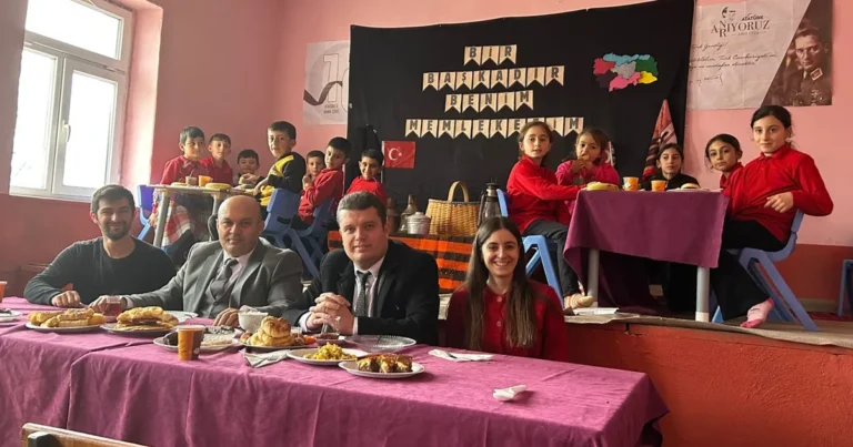 ardanucun-tek-koy-ilkokulunda-yerli-cosku-zViIPNEG.webp