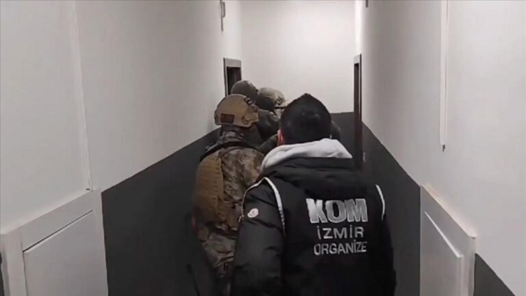 izmirde-safak-operasyonu-cok-sayida-gozalti-EsMvTeNv.jpg