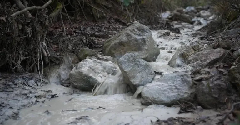 bursada-cevre-felaketi-maden-atik-baraji-coktu-kimyasal-maddeler-su-ve-topraga-karisti-gnjefK6D.webp