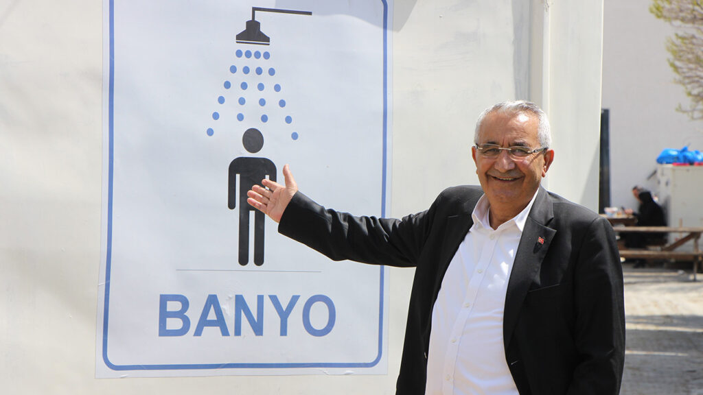 soforlerin-yoldaki-vahasi-akaryakit-istasyonundan-ucretsiz-sicak-dus-2QVpQYAi